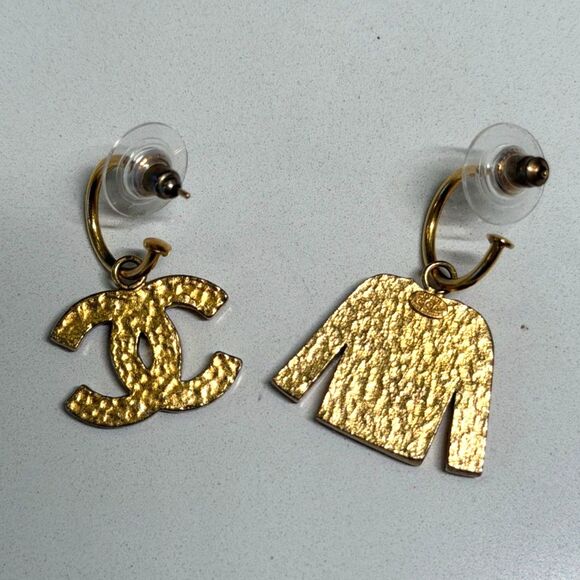 RARE Chanel CC and Jacket Drop Earrings Vintage Gold with Black Enamel - Picture 4 of 8